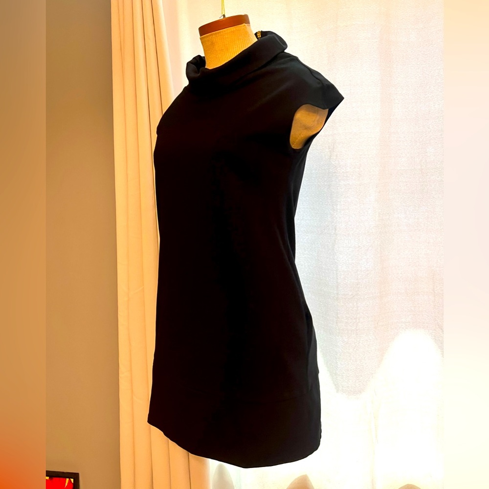 A love a black size M with pockets